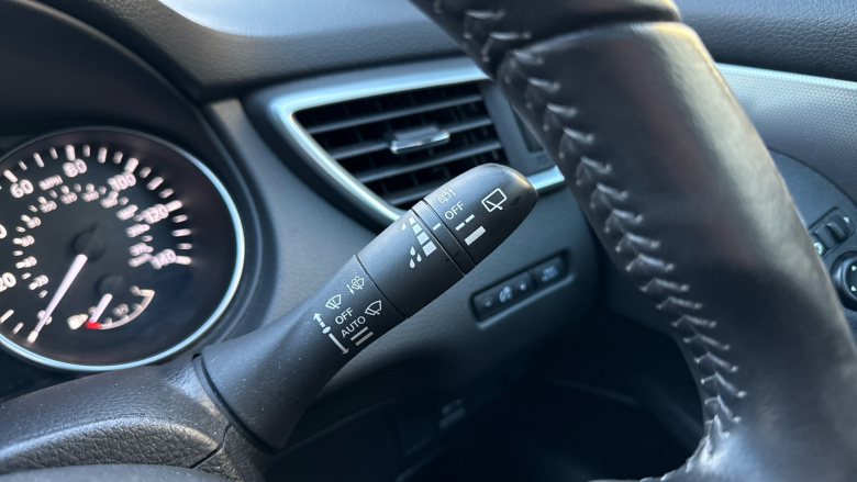 Nissan Qashqai 1.3 DiG-T 160 N-Connecta 5dr Petrol Hatchback